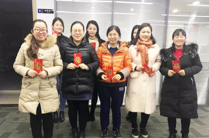 公司祝全體女同胞們節(jié)日快樂！