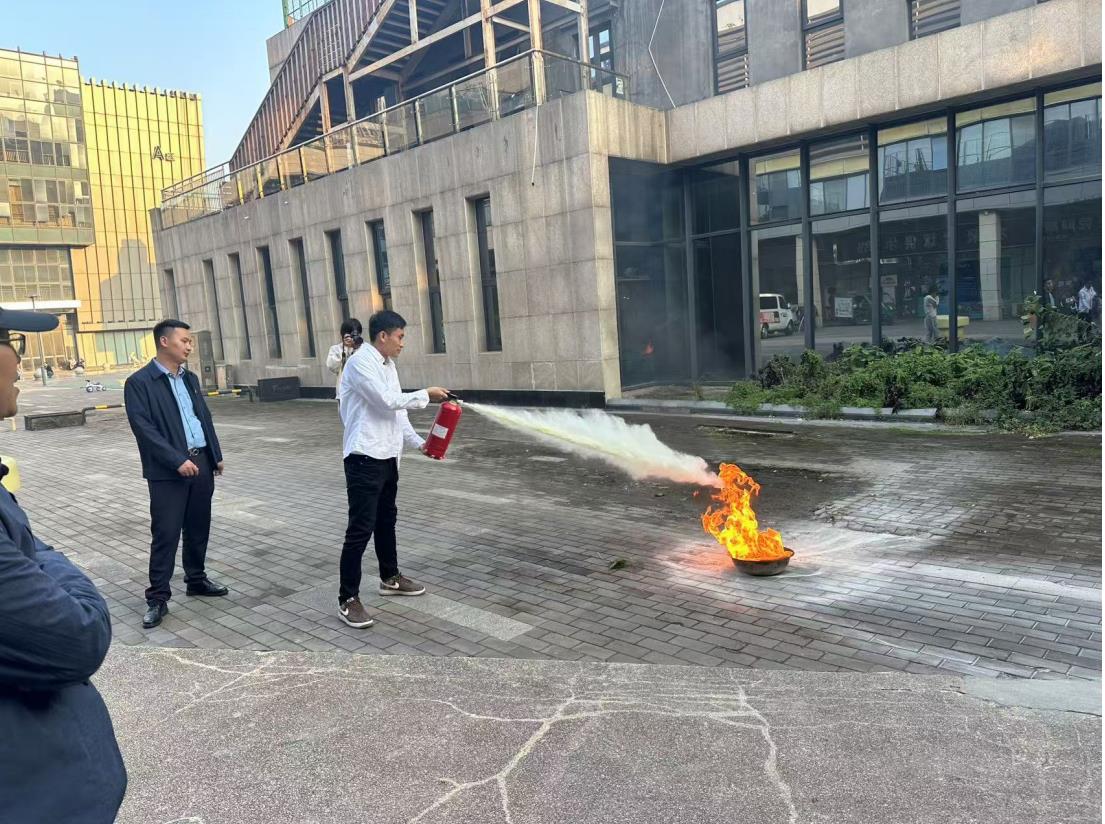 [消防安全記心間 演練防患于未“燃”]江蘇春為開展消防安全培訓(xùn)活動(dòng)